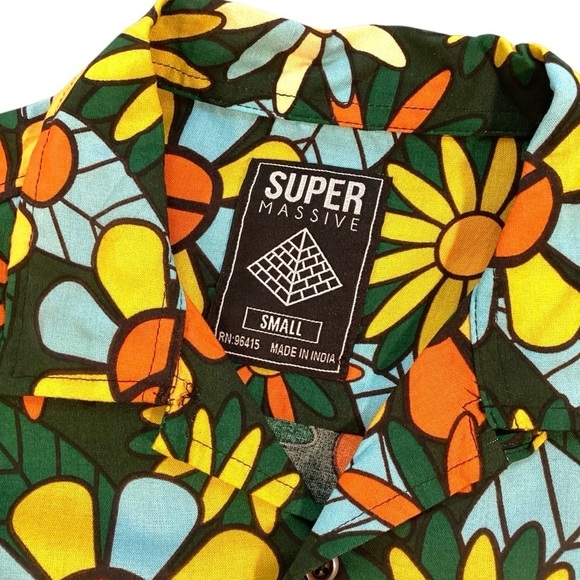 Super Massive Men’s Rayon Moongarden Button Down Shirt, Size Small - Picture 3 of 10